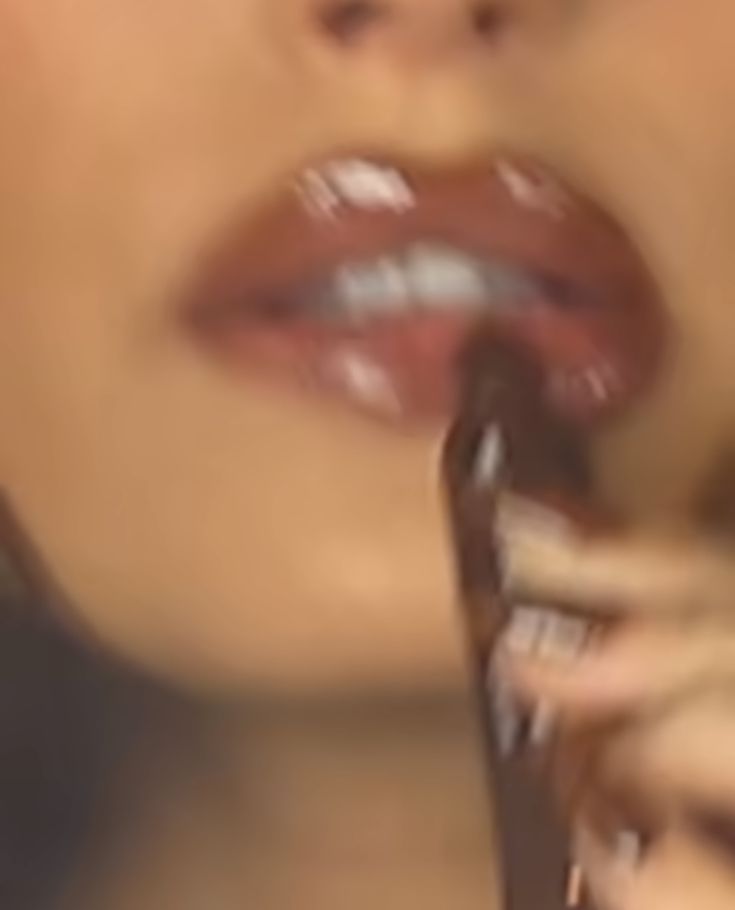 Why Non-Sticky Lip Gloss is a Game-Changer for Your Beauty Routine